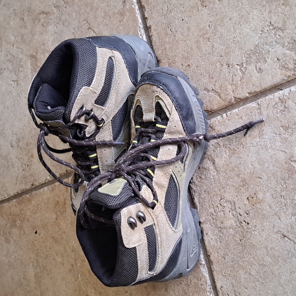 Denali kids hiking shoes boots size 5
